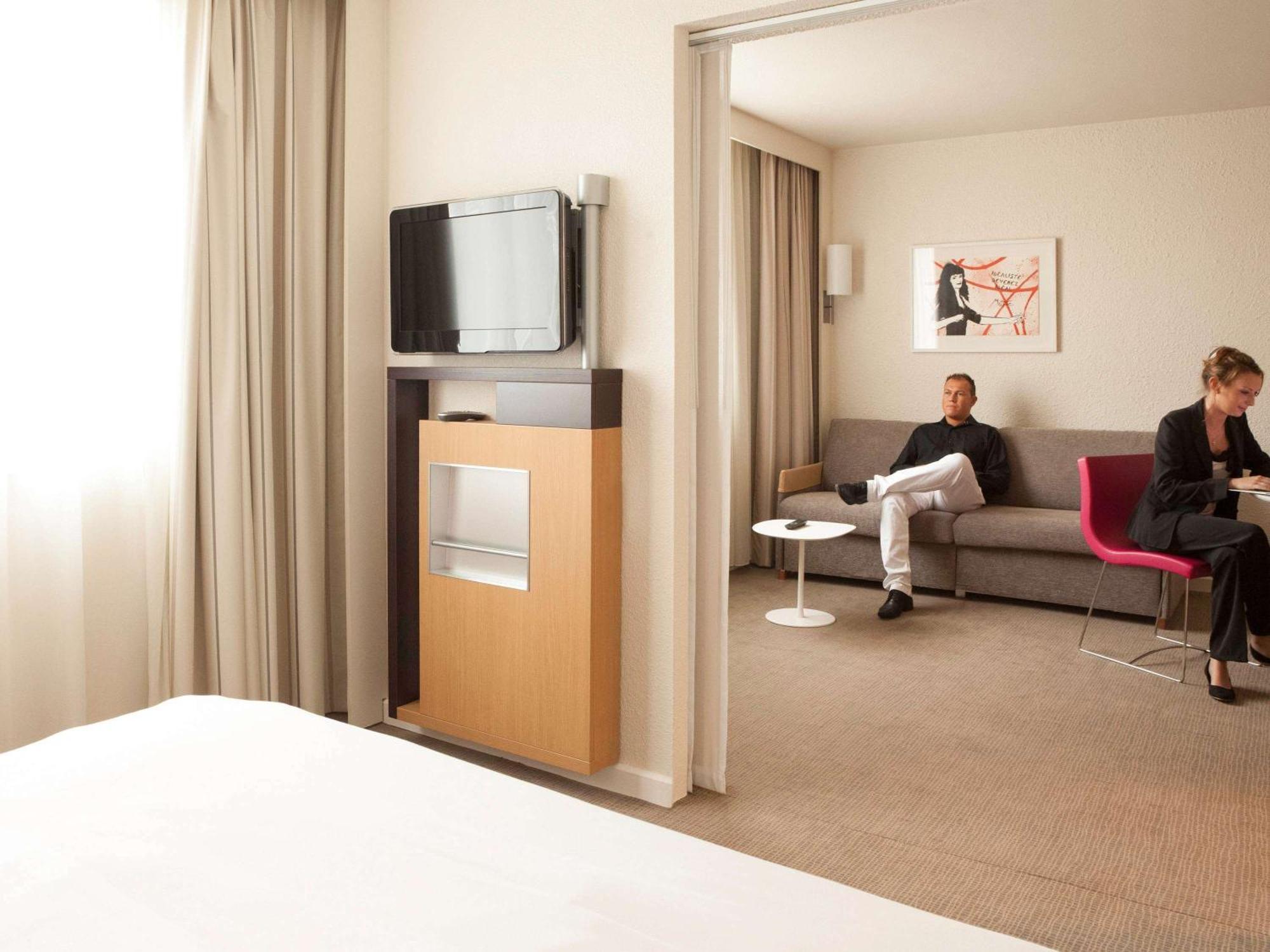 Hotel Novotel Evry Courcouronnes Exterior foto